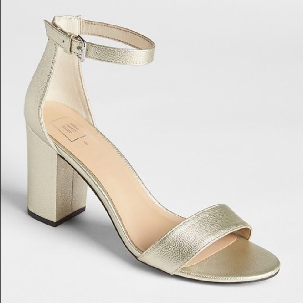 EUC PEWTER LEATHER BLOCK HEELS